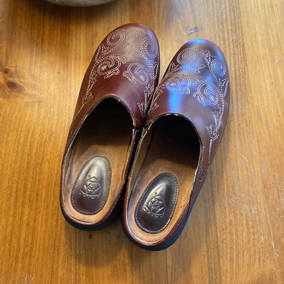 Like New Ariat Clog - Picture 2 of 5